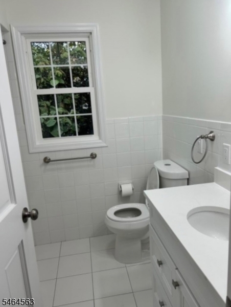 406 Robins Street Roselle NJ 07203