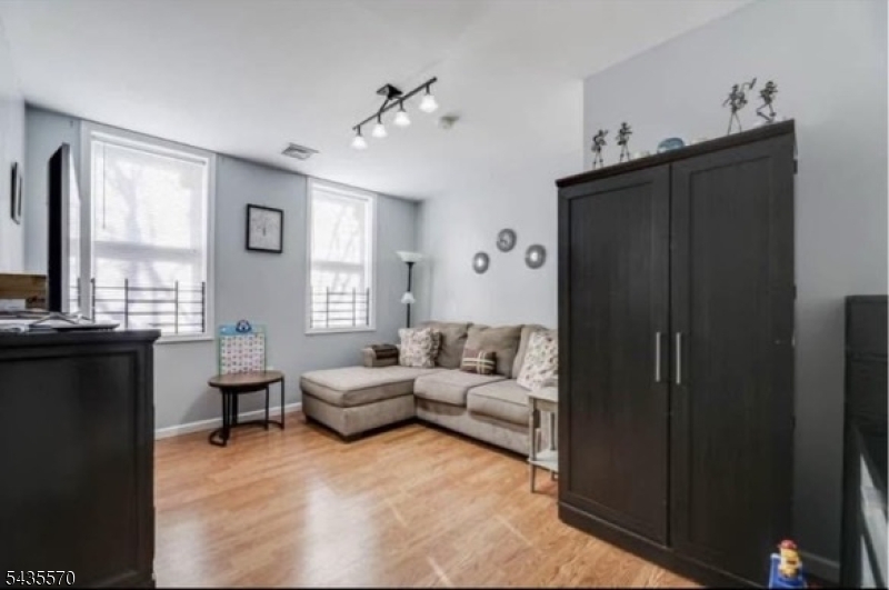 578 N 9th Street Newark NJ 07107