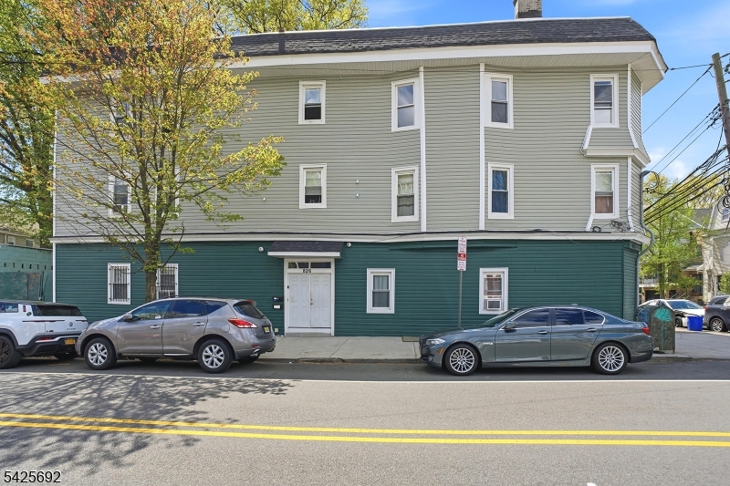 826 S 15th Street Newark NJ 07108