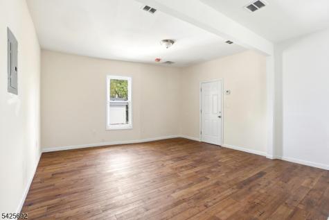 826 S 15th Street Newark NJ 07108