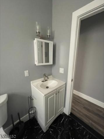 27 Schuyler Terrace East Orange NJ 07017
