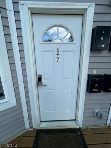 27 Schuyler Terrace East Orange NJ 07017