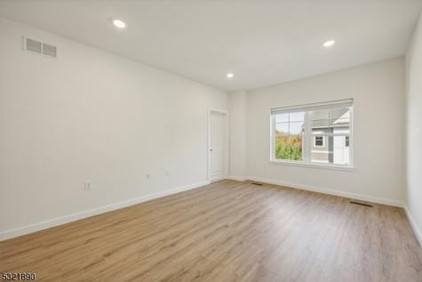 4 Kelly Court West Caldwell NJ 07006