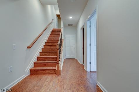15 Braeburn Court Livingston NJ 07039