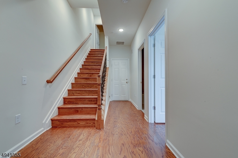 15 Braeburn Court Livingston NJ 07039