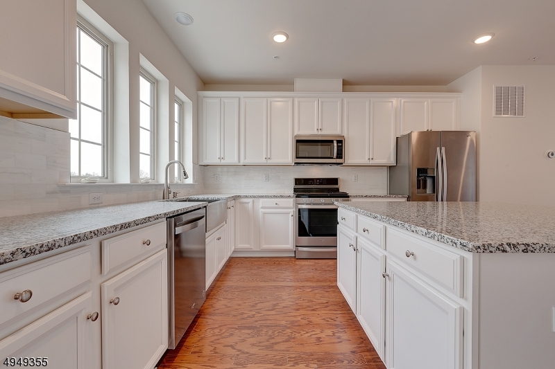 15 Braeburn Court Livingston NJ 07039