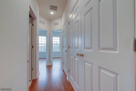 15 Braeburn Court Livingston NJ 07039