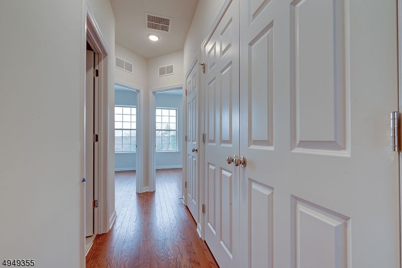 15 Braeburn Court Livingston NJ 07039