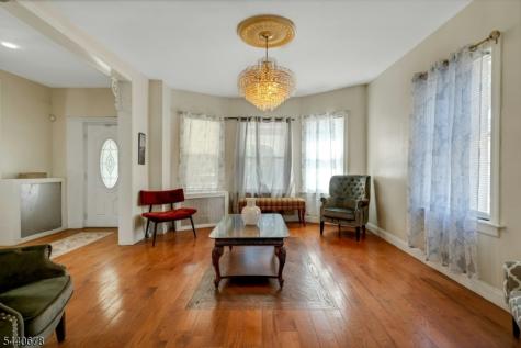 127 S Burnett St R1 East Orange NJ 07018