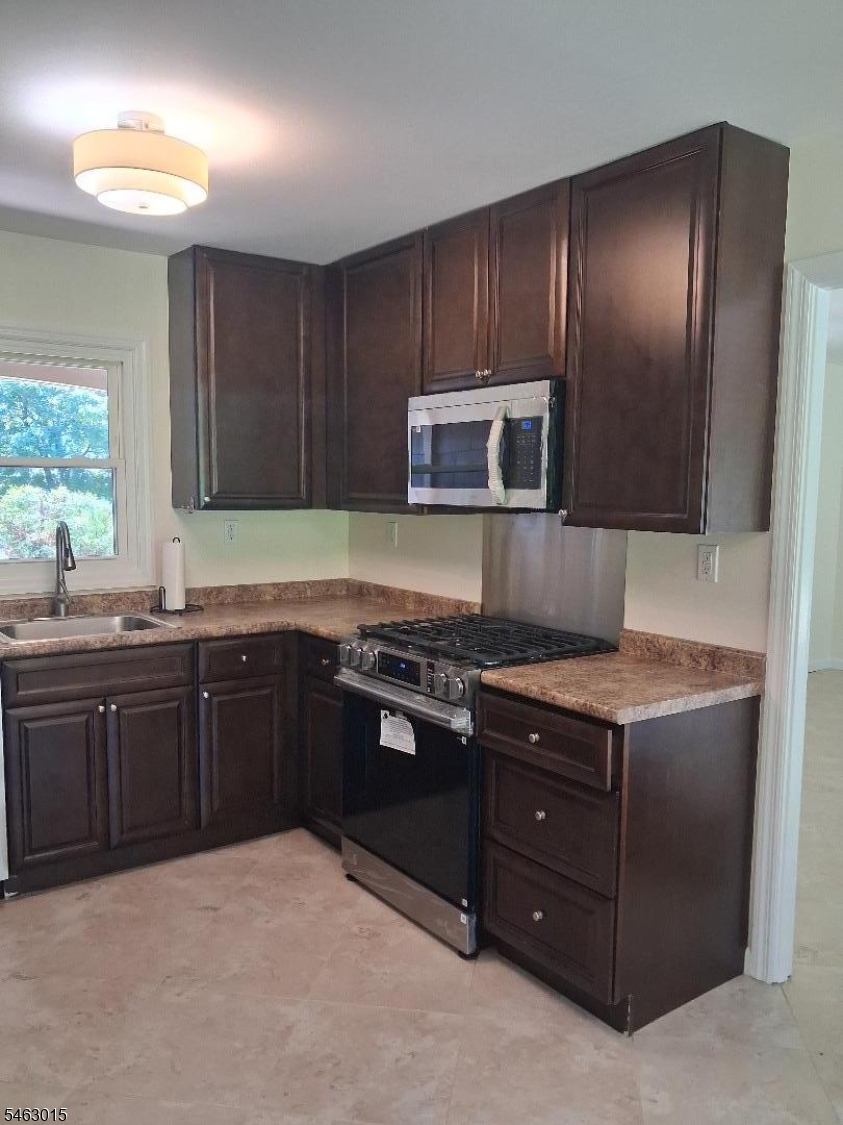 6 Flower Road Franklin NJ 08873