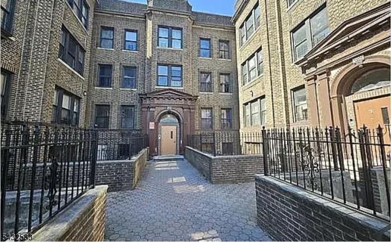 47 Milford Avenue Newark NJ 07108