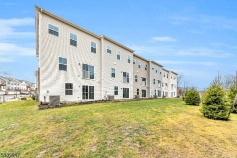 27 Peckwell Street Mount Olive NJ 07828