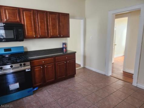 313 Leslie Street Newark NJ 07112