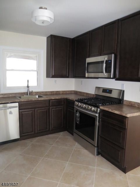 6 Flower Road Franklin NJ 08873