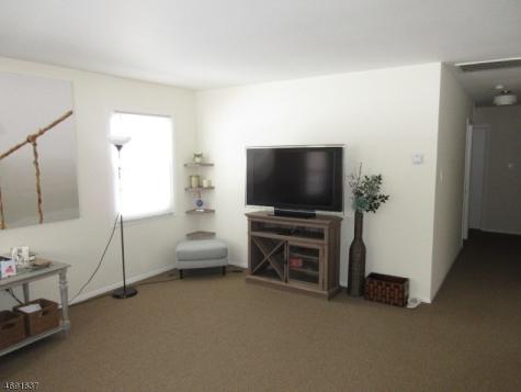 6 Flower Road Franklin NJ 08873