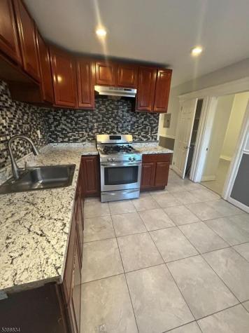 182 Seymour Ave First Fl Newark NJ 07108