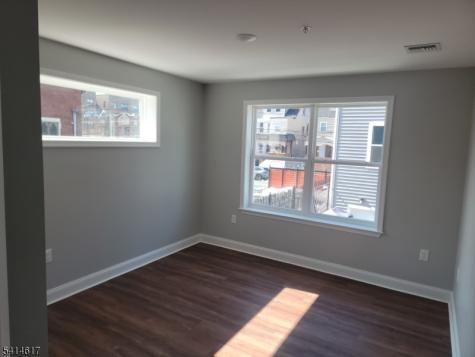 122 Rose Terrace Newark NJ 07108