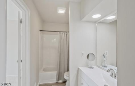 81 Almond Drive Franklin NJ 08873
