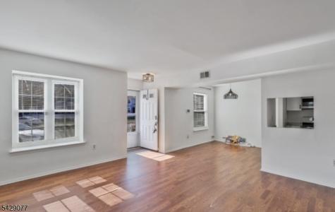 81 Almond Drive Franklin NJ 08873