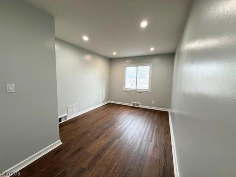168 Tuxedo Parkway Newark NJ 07106