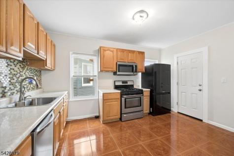 204 4TH Avenue East Orange NJ 07017