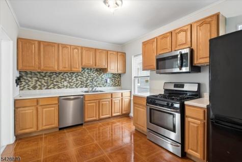 204 4TH Avenue East Orange NJ 07017