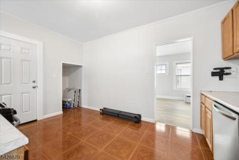 204 4TH Avenue East Orange NJ 07017