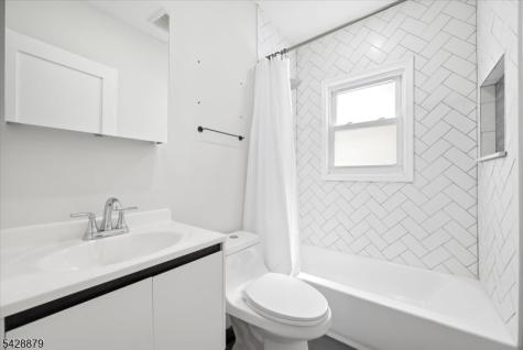 204 4TH Avenue East Orange NJ 07017
