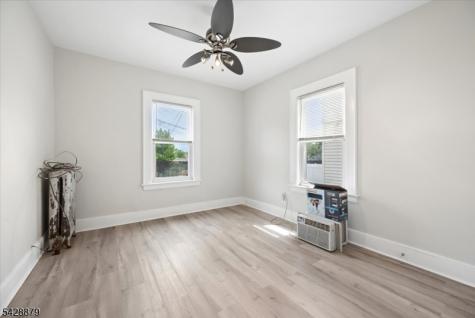 204 4TH Avenue East Orange NJ 07017
