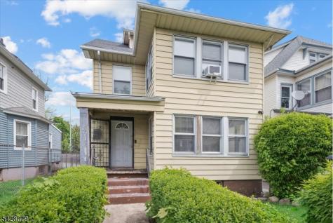 204 4TH Avenue East Orange NJ 07017