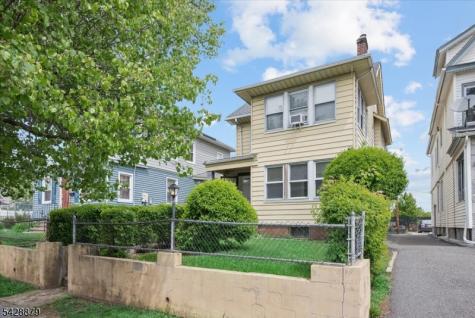 204 4TH Avenue East Orange NJ 07017