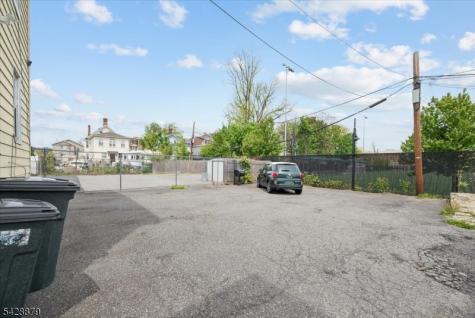 204 4TH Avenue East Orange NJ 07017