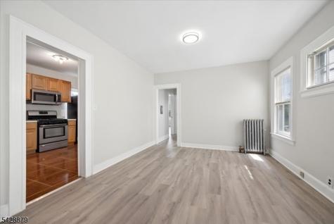 204 4TH Avenue East Orange NJ 07017