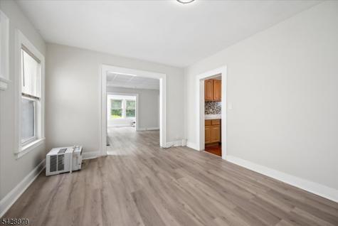 204 4TH Avenue East Orange NJ 07017