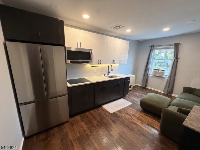 355 S 11th Street Newark NJ 07103
