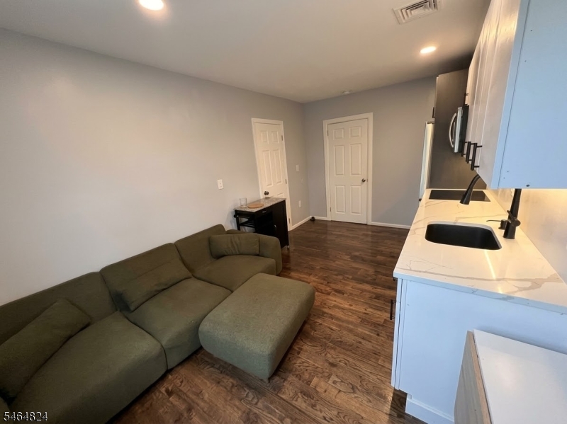 355 S 11th Street Newark NJ 07103