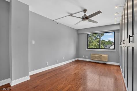 60 Parkway Drive East Orange NJ 07017
