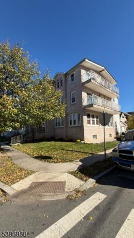 814 Vine St 2nd Fl Elizabeth NJ 07202