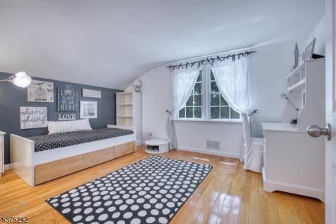 31 Shephard Way Bernards NJ 07920