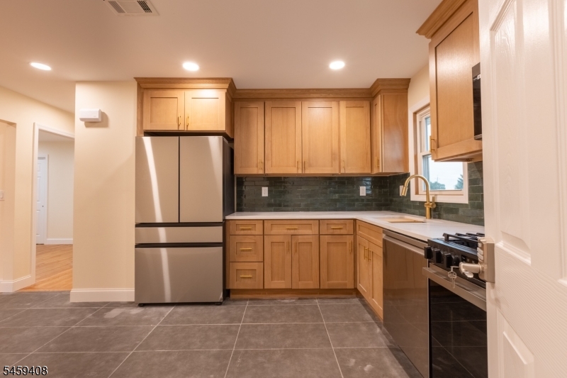 375 Broad Street Carlstadt NJ 07072