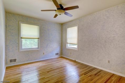 18 Strawberry Lane Morris NJ 07960