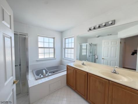 373 Stonehenge Drive Lopatcong NJ 08865