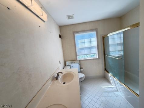 373 Stonehenge Drive Lopatcong NJ 08865