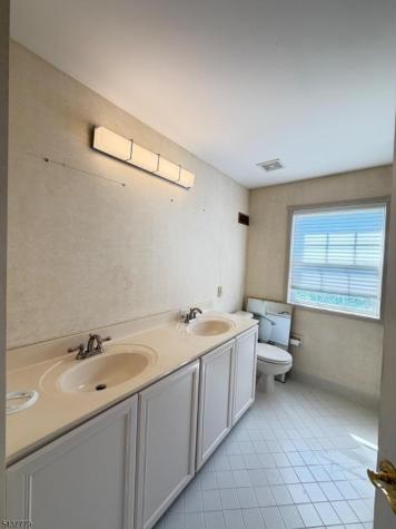 373 Stonehenge Drive Lopatcong NJ 08865