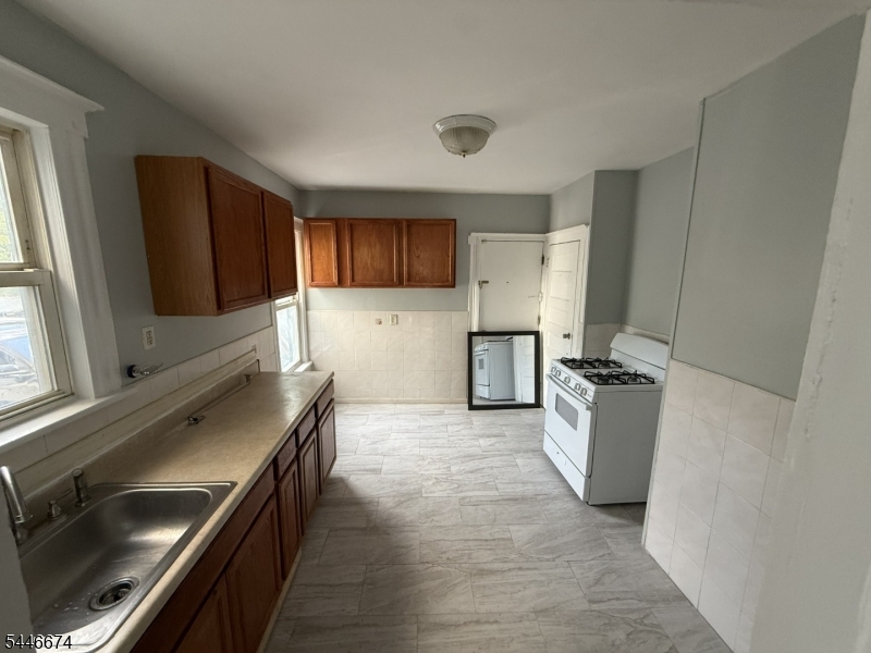 209 Park Avenue East Orange NJ 07017
