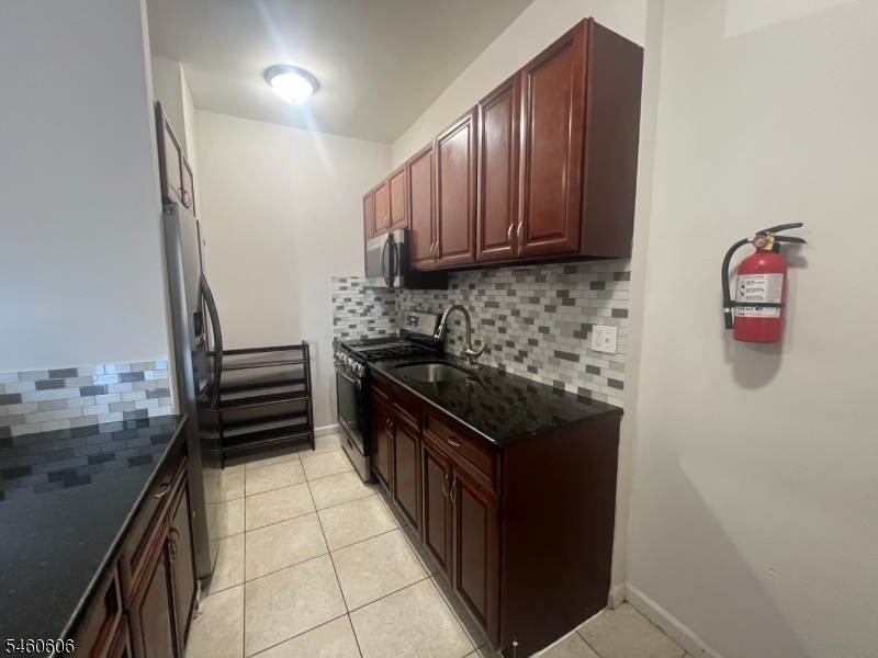 110 Peabody Place Newark NJ 07104