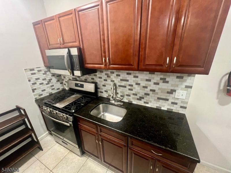 110 Peabody Place Newark NJ 07104
