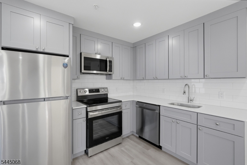 566 Springfield Avenue Newark NJ 07103