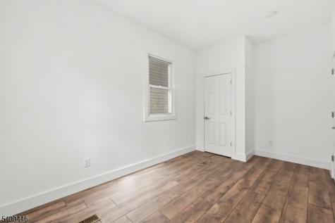 855 S 14th Street Newark NJ 07108