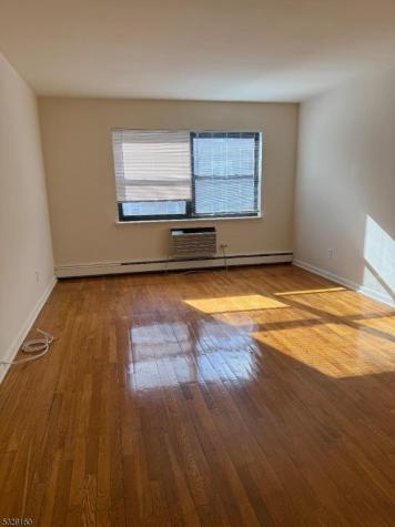 16 Roosevelt Place Montclair NJ 07042